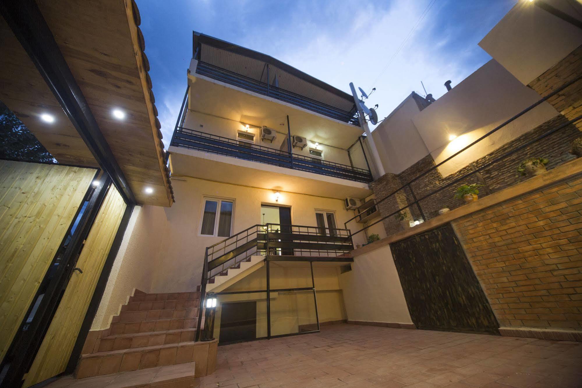 Log Inn Boutique Hotel Tbilisi Esterno foto