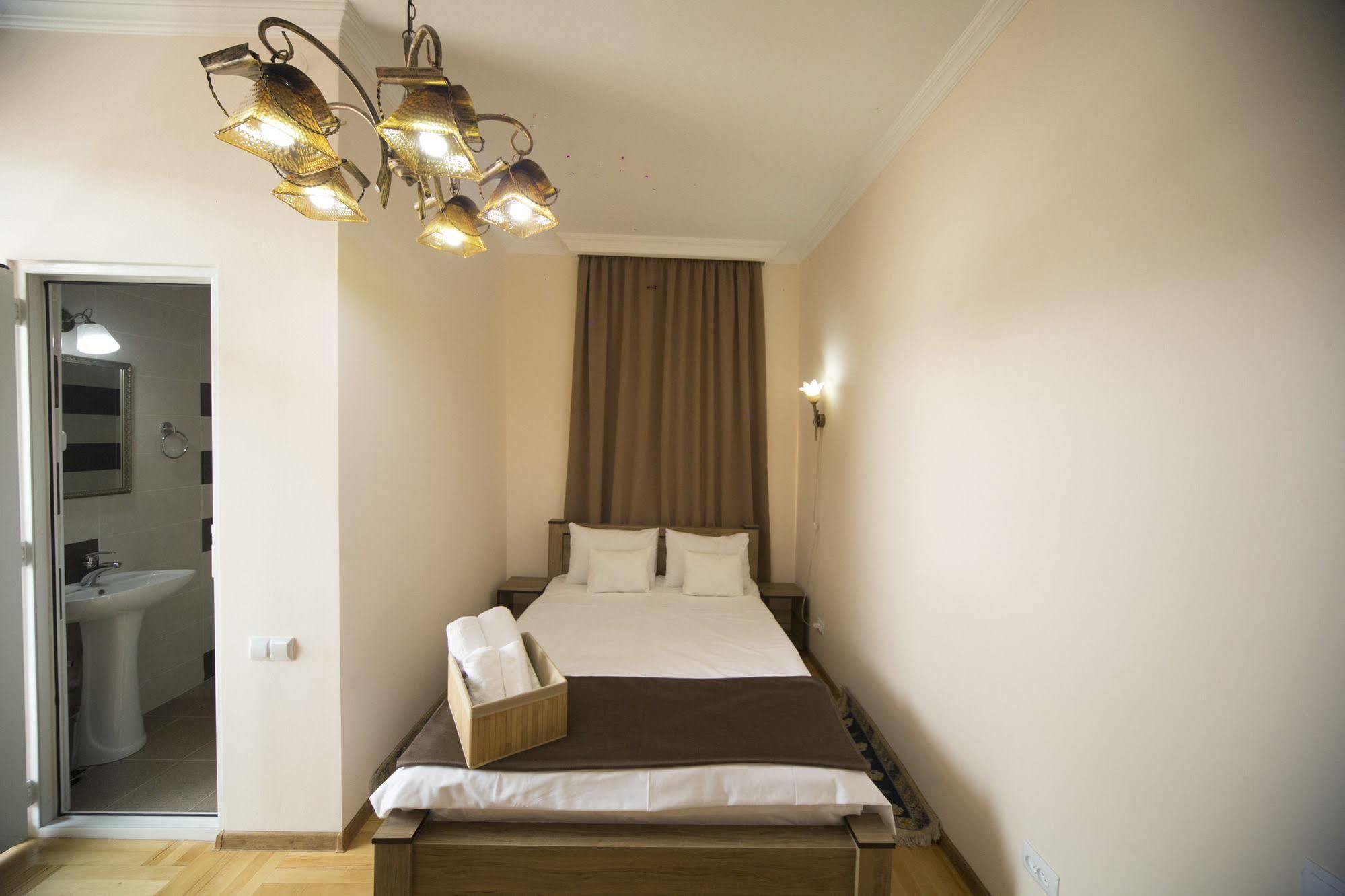 Log Inn Boutique Hotel Tbilisi Esterno foto