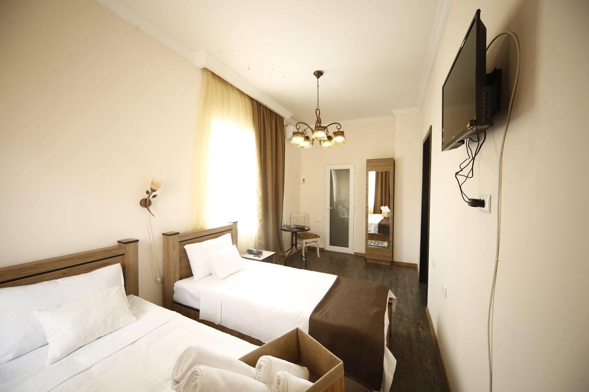Log Inn Boutique Hotel Tbilisi Esterno foto