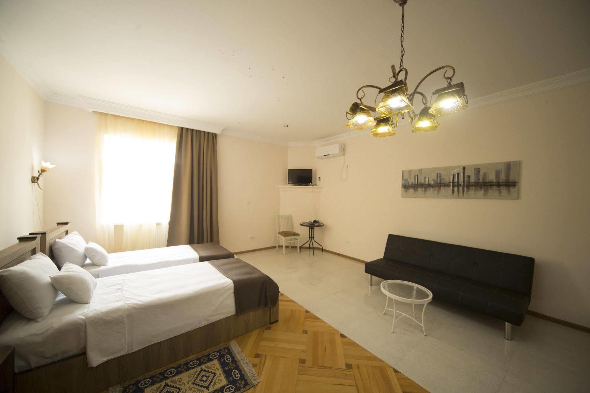 Log Inn Boutique Hotel Tbilisi Esterno foto