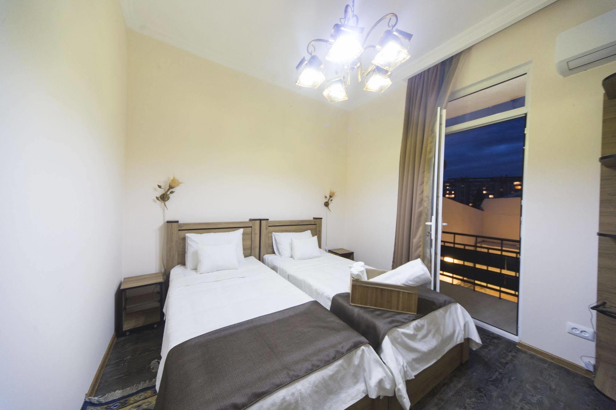 Log Inn Boutique Hotel Tbilisi Esterno foto