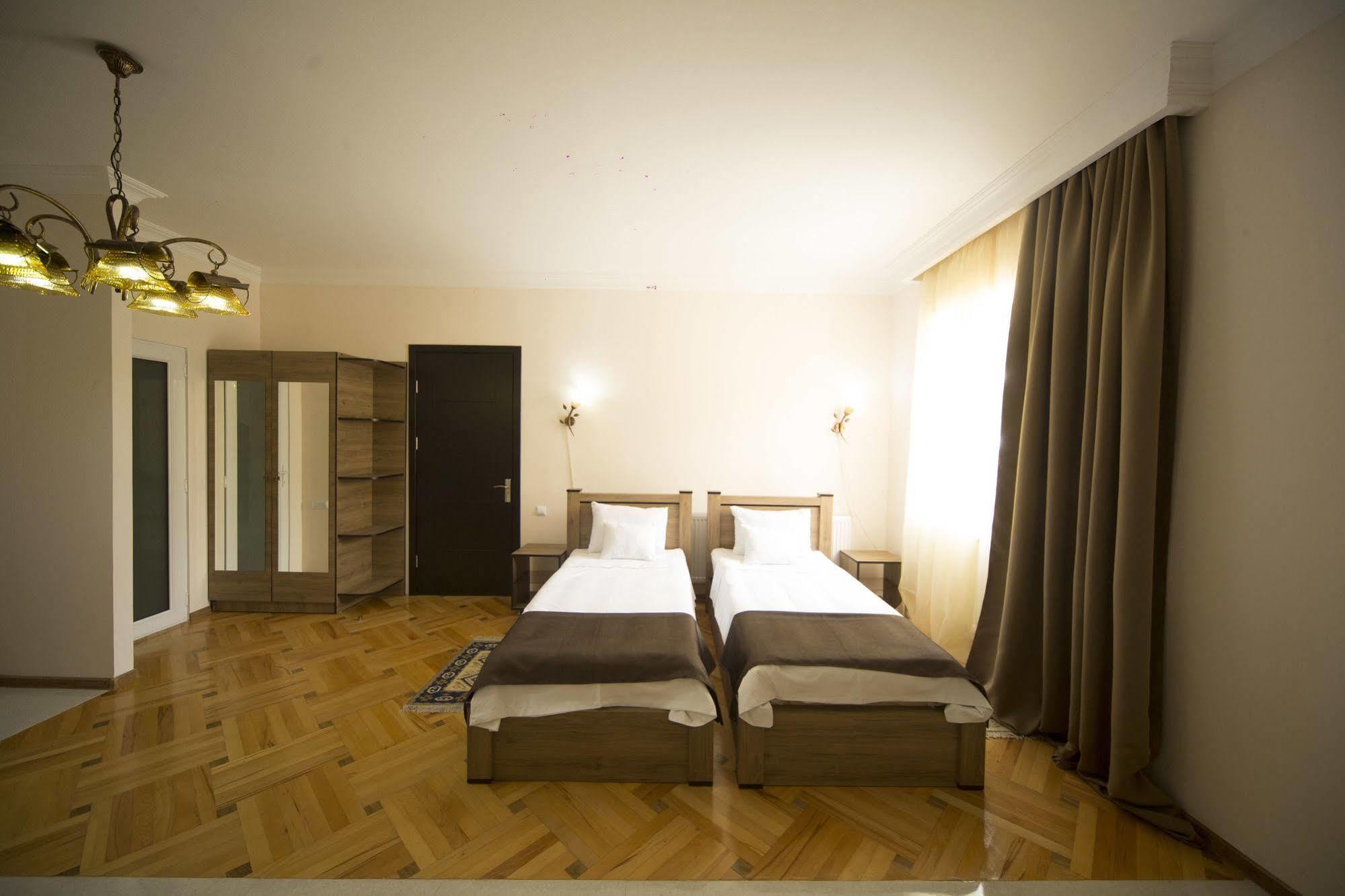 Log Inn Boutique Hotel Tbilisi Esterno foto