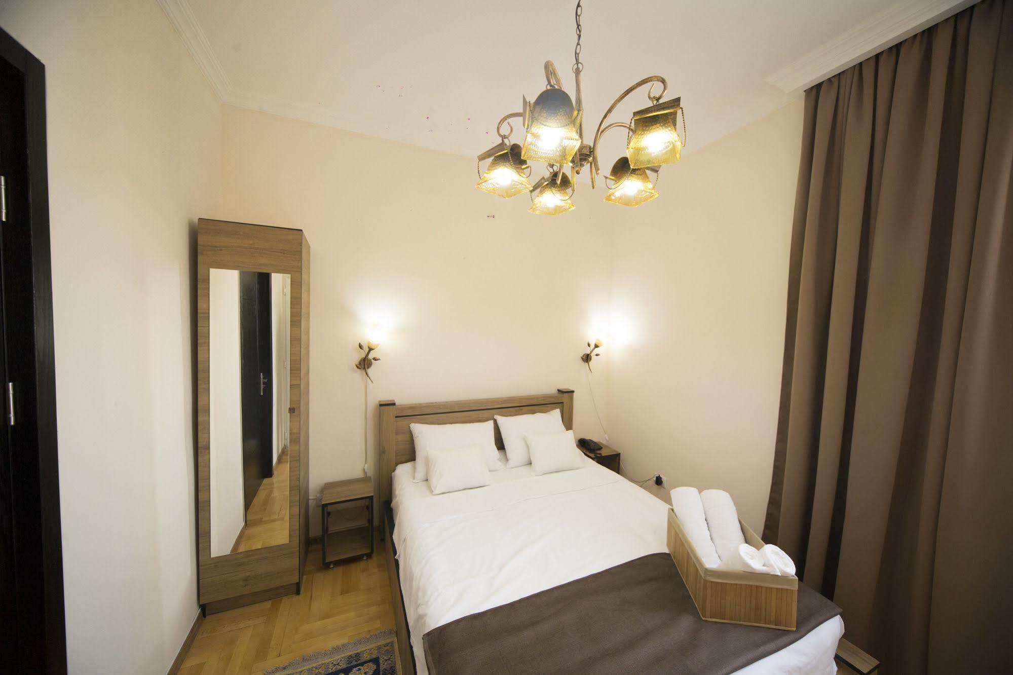 Log Inn Boutique Hotel Tbilisi Esterno foto