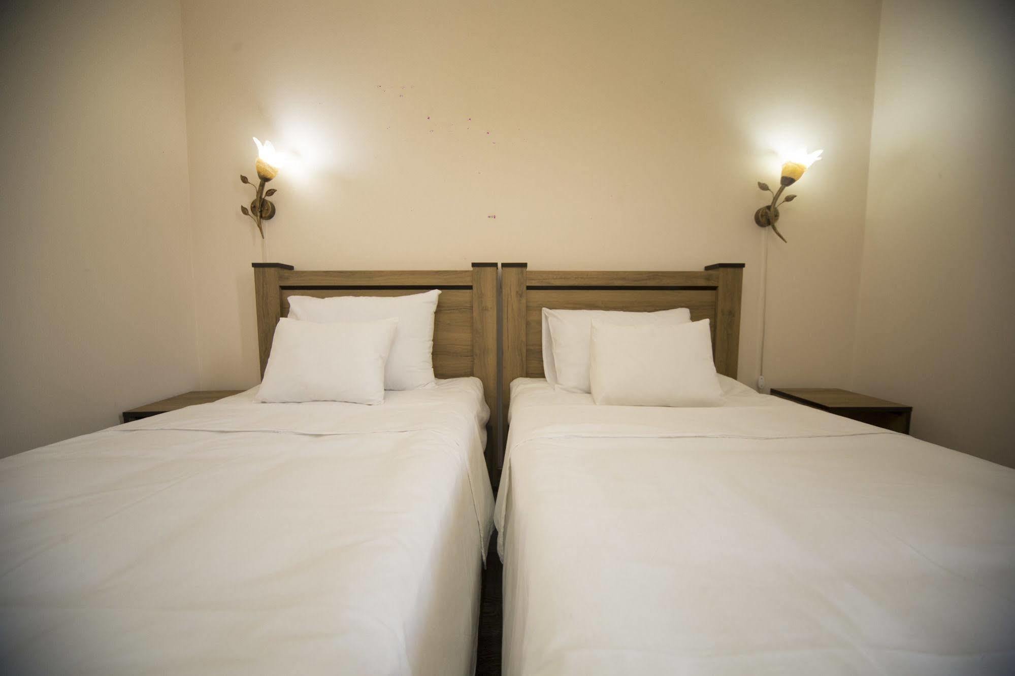 Log Inn Boutique Hotel Tbilisi Esterno foto