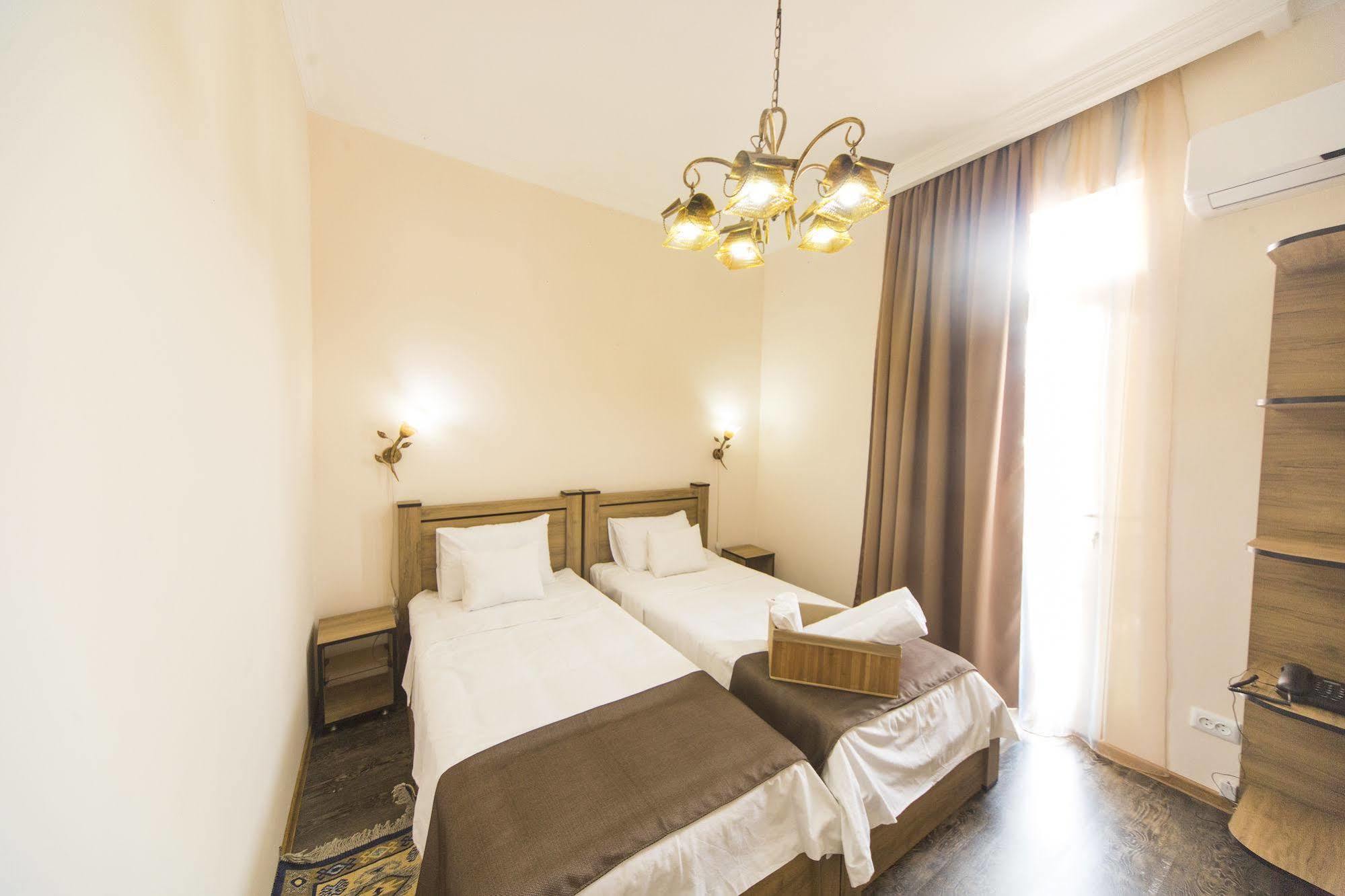 Log Inn Boutique Hotel Tbilisi Esterno foto