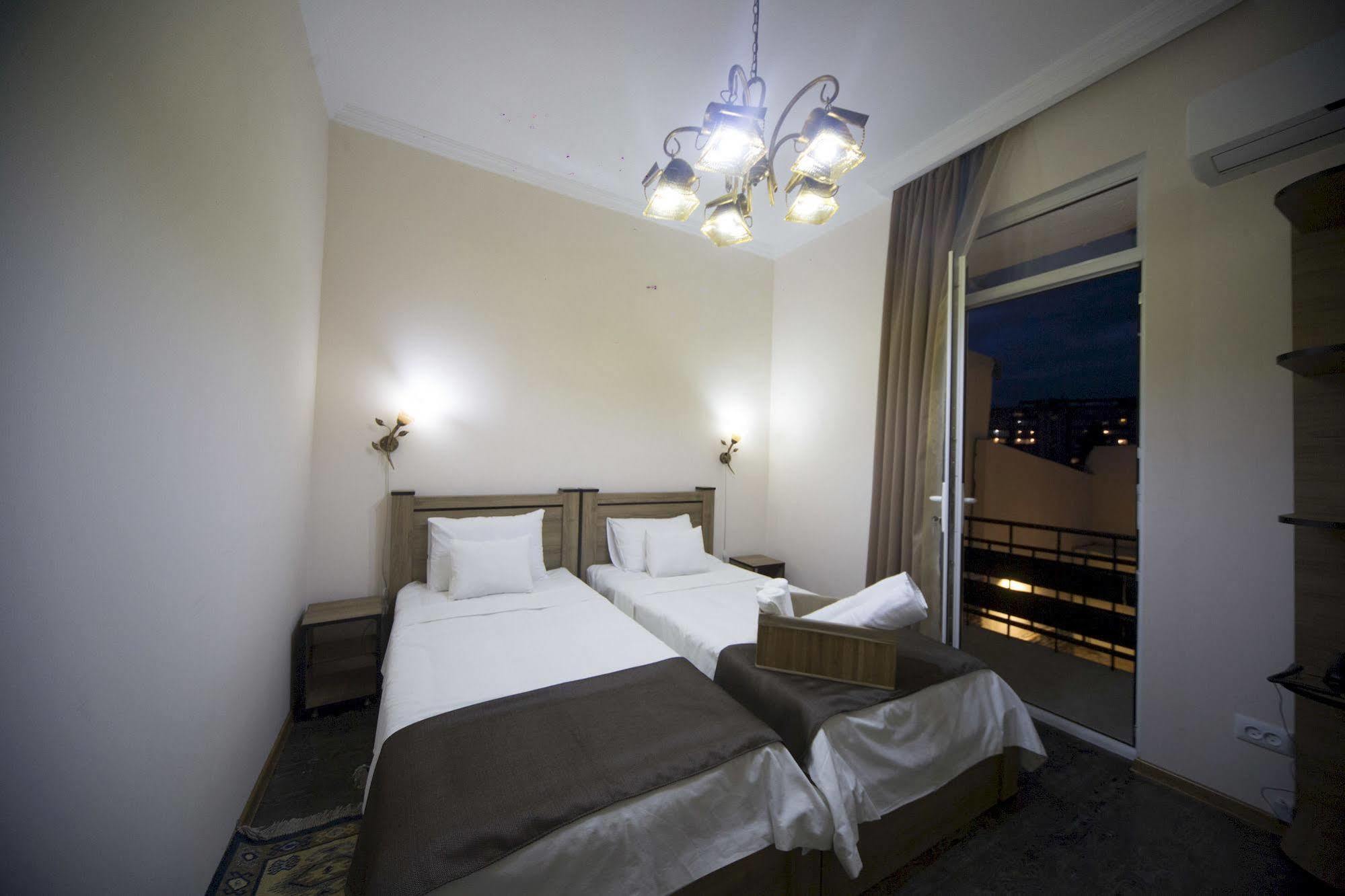Log Inn Boutique Hotel Tbilisi Esterno foto