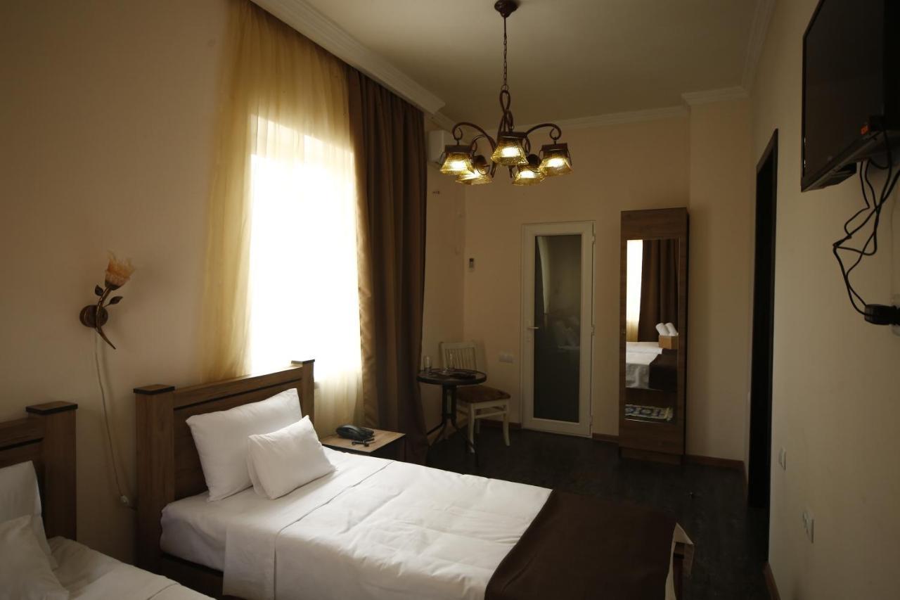 Log Inn Boutique Hotel Tbilisi Esterno foto