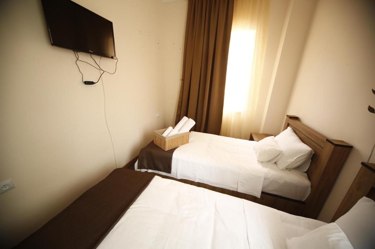 Log Inn Boutique Hotel Tbilisi Esterno foto