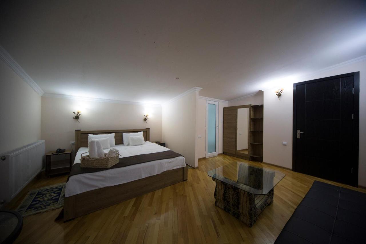 Log Inn Boutique Hotel Tbilisi Esterno foto
