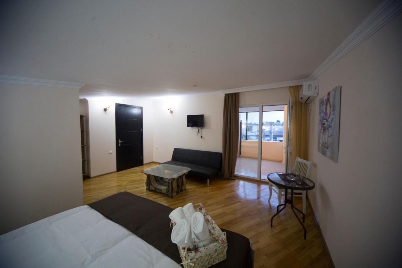 Log Inn Boutique Hotel Tbilisi Esterno foto